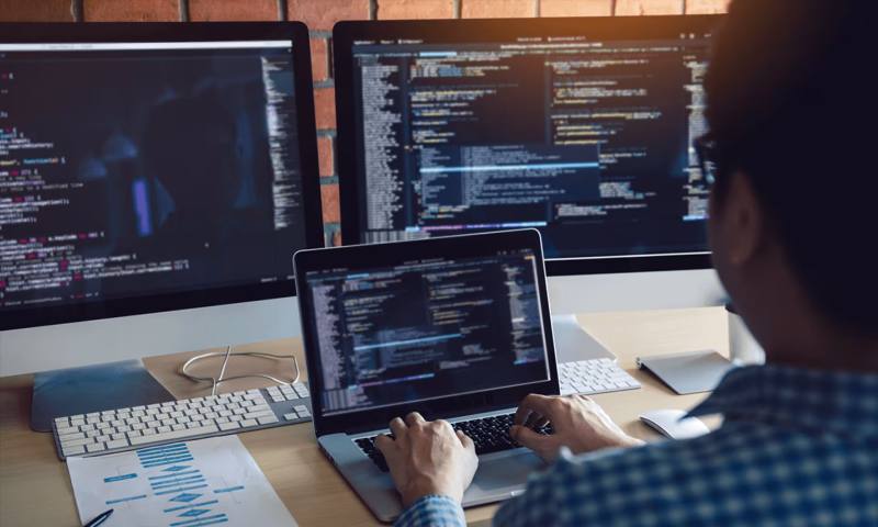 数据科学选型:R与Python如何赋能湟中县网站建设?